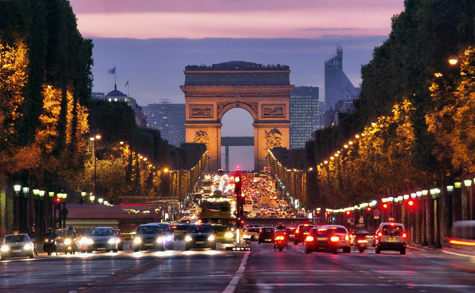 Renove Avec Balcon Pres Des Champs-elysees